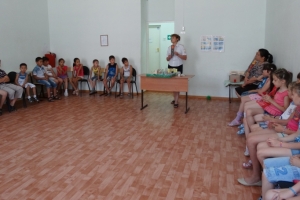 В Астраханской области полицейские провели с детьми занятие «Безопасный маршрут»