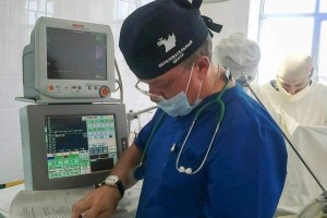 Астраханский врач спас жизнь мужчине в банке Волгограда
