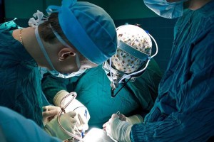 Астраханские врачи провели уникальную операцию по удалению опухоли