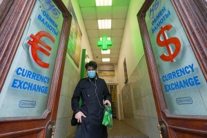 Астраханцев коснётся возможное повышение курса доллара и евро в ноябре