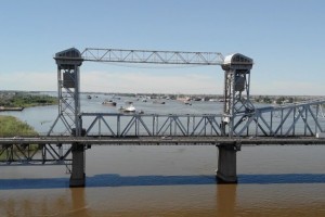 В Астрахани ограничено движение по Старому мосту