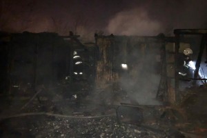 Ночью в Астрахани сгорел дом