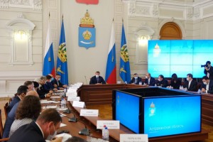 Астраханский губернатор обсудил с главами муниципалитетов борьбу с коронавирусом и питание в школах