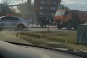 В Астрахани на улице Бэра КамАЗ сбил ребёнка