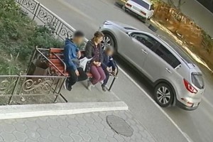 В Астрахани разыскивают молодую воровку
