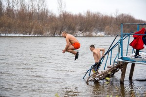 Астраханские моржи открыли купальный сезон