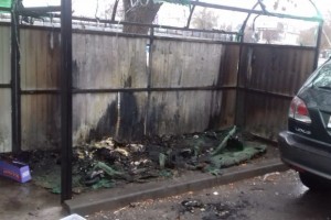 В Астрахани вандалы сожгли мусорные контейнеры