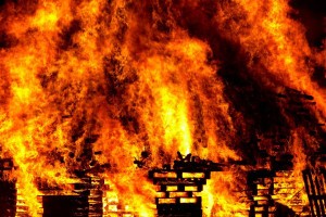 В Астраханской области при пожаре обгорел подросток