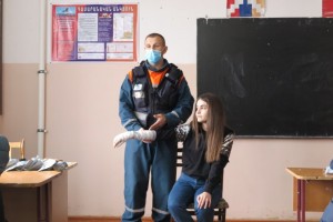 Сотрудники МЧС России провели открытые уроки безопасности в восстановленной школе Нагорного Карабаха