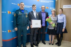 В Тверской области наградили юного героя, спасшего двух детей на воде