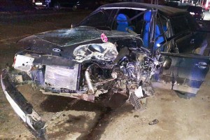 Под Астраханью молодой водитель и подросток получили серьёзные травмы в ДТП с экскаватором