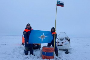 Спасатели МЧС России установили «Маяк помощи» за северным полярным кругом
