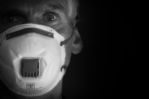 В Роспотребнадзоре назвали маски, не защищающие от коронавируса