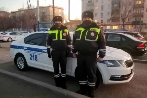 В Астрахани прохожего с приступом эпилепсии спасли полицейские и психиатр
