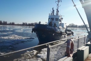В Астраханской области из-за ледохода закрыли несколько паромов