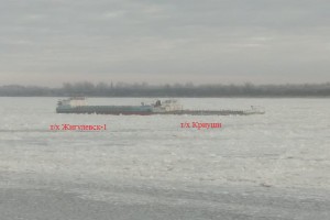 Под Астраханью рядом с «Жигулёвск-1» во льдах застряло ещё одно судно