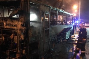 В Астрахани на Аэропортовском шоссе  сгорел пассажирский автобус