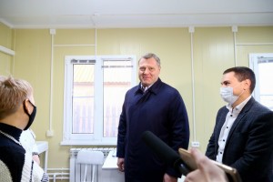 Астраханский губернатор осмотрел новый фельдшерско-акушерский пункт