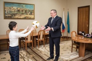 Председатель Думы Астраханской области исполнил мечты с «Ёлки желаний»