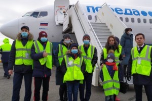 В Астрахани дети из социальных центров побывали в кабине самолёта