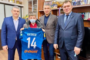 Игрок ФК «Зенит» поздравил юного астраханца с Новым годом