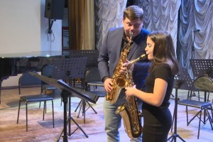Юная саксофонистка выступила на сцене астраханской филармонии