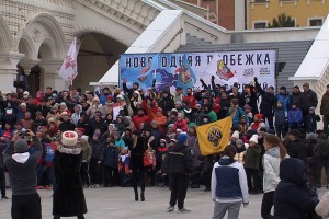 В Астрахани на новогоднюю пробежку вокруг кремля вышли около 400 человек
