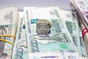 Астраханцы начали получать увеличенные в 2021 году социальные выплаты