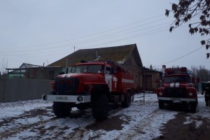 Две астраханки пострадали при пожаре на улице Войкова