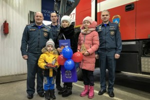 Пожарные из Красноярского края исполнили мечту 5-летнего мальчика