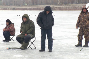 В Астрахани замеры показали неравномерность толщины льда