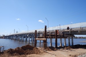 Мост через Бертюль в посёлке Красные Баррикады Астраханской области достроят до конца года