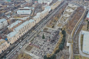 Фото с беспилотника - сколько людей вышли на «прогулку» в Астрахани