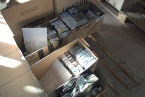Астраханец продавал контрафактные сигареты