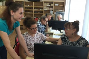 Астраханских пенсионеров бесплатно учат основам компьютерной грамотности