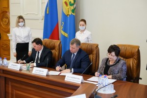 В Астрахани подписано трёхстороннее Соглашение между правительством, работодателями и профсоюзами