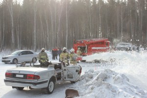 В Свердловской области экстренные службы провели совместные учения по ликвидации последствий чрезвычайной ситуации, вызванной неблагоприятными погодными условиями на автодороге