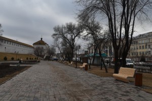 В Астрахани в сквере Ульянова установлены новые урны и лавочки