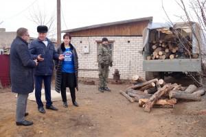 Александр Ходаев помог сельскому врачу в отоплении дома Депутат Областной Думы привез 4 кубометра дров