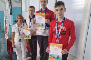 Астраханские пловцы привезли из Ставрополья шесть медалей