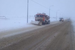 Для уборки снега на федеральных трассах Астраханской области задействовали 21 спецмашину