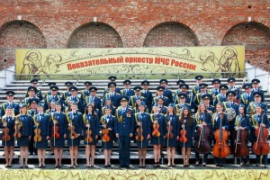 Показательный оркестр МЧС России поздравил коллег с Днем защитника Отечества