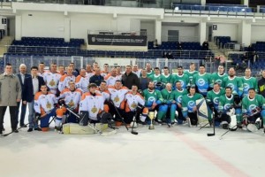 Сборные команды по хоккею МЧС России и Сбербанка сразились в товарищеском матче