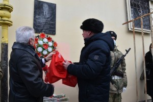 В Астрахани открыли мемориальную доску в честь Героя Соцтруда
