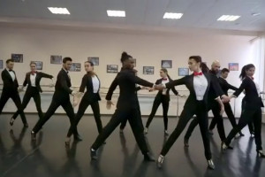 Театр танца поздравил «Астрахань 24» зажигательным выступлением