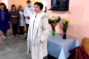 В Астраханской области открыта мемориальная доска врачу