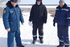 Астраханских рыбаков предупредили о тонком и опасном льде