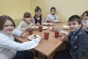 В Астрахани ученики самостоятельно проверяют питание в школе