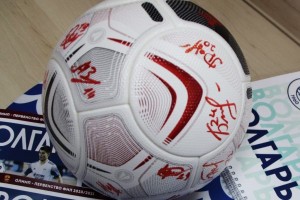 Болельщик астраханского «Волгаря» получит мяч с автографами игроков