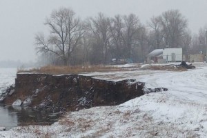 ЧП в Астраханской области: обрушение берега Волги оставило без питьевой воды целое село